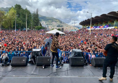América canta a Quito 