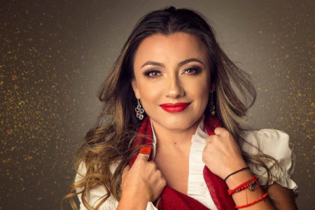 La Navidad llega con Lola Guevara