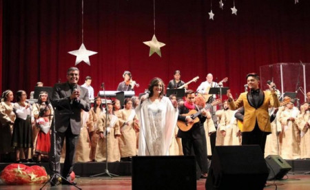 Paulina Tamayo presentó su show navideño en el Teatro Bolívar